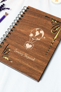 Kişiye Özel Uçan Balon Desenli Ahşap Kapaklı Defter - Ajanda - İsme Özel - A5 60 Yaprak (120 SAYFA) Hediyelik