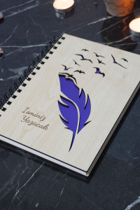 Kişiye Özel Kuş Tüy Desenli Ahşap Kapaklı Defter - Ajanda - İsme Özel - A5 60 Yaprak (120 SAYFA) Hediyelik