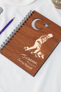 Kişiye Özel Mustafa Kemal Atatürk Desenli Ahşap Kapaklı Defter - Ajanda - İsme Özel - A5 60 Yaprak (120 SAYFA) Hediyelik