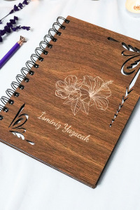 Kişiye Özel Çiçek Desenli Ahşap Kapaklı Defter - Ajanda - İsme Özel - A5 60 Yaprak (120 SAYFA) Hediyelik