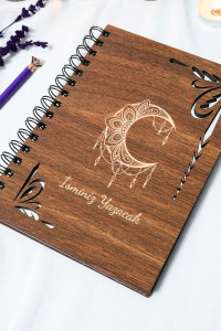 Kişiye Özel Ay Mandala Desenli Ahşap Kapaklı Defter - Ajanda - İsme Özel - A5 60 Yaprak (120 SAYFA) Hediyelik