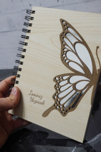 Kişiye Özel Kelebek Desenli Ahşap Kapaklı Defter - Ajanda - İsme Özel - A5 60 Yaprak (120 SAYFA) Hediyelik